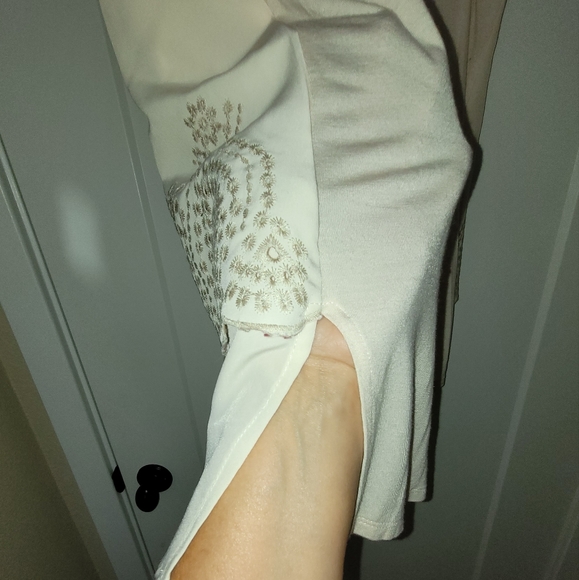 NWOT Embroidered Beige Top - Picture 7 of 8